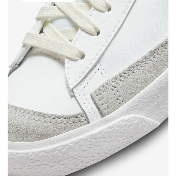 Nike Blazer Mid "77 Woman's Size 6.5  / 5 youth 
New no Box White and Pink - Picture 3 of 7